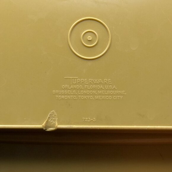 Vintage Tupperware Deviled Egg Carrier With Lid & 2 Inserts Yellow & White - Picture 5 of 10